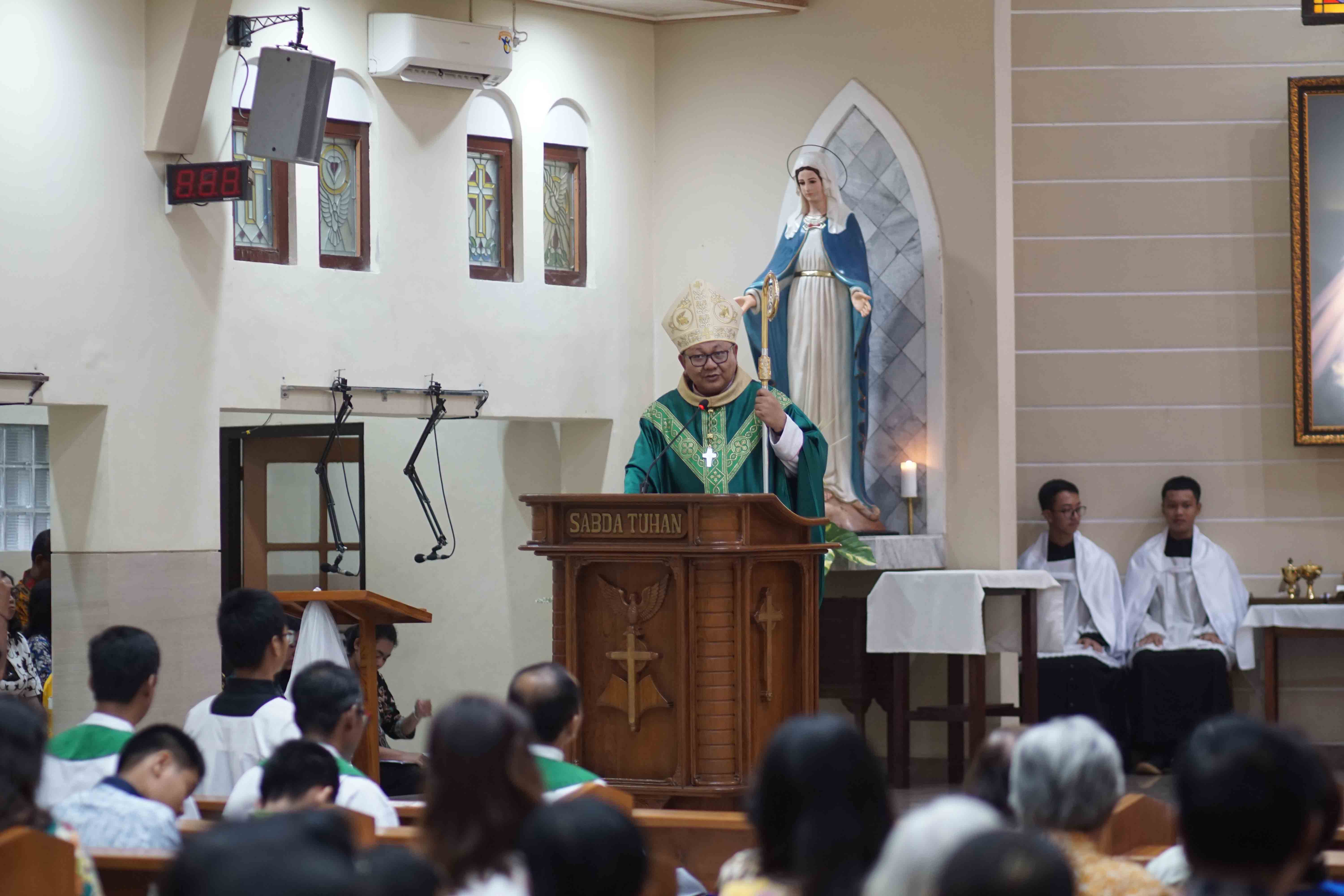 GRJ250301-1 Misa Perdana Bapa Uskup Keuskupan Surabaya Mgr. Agustinus Tribudi Utomo