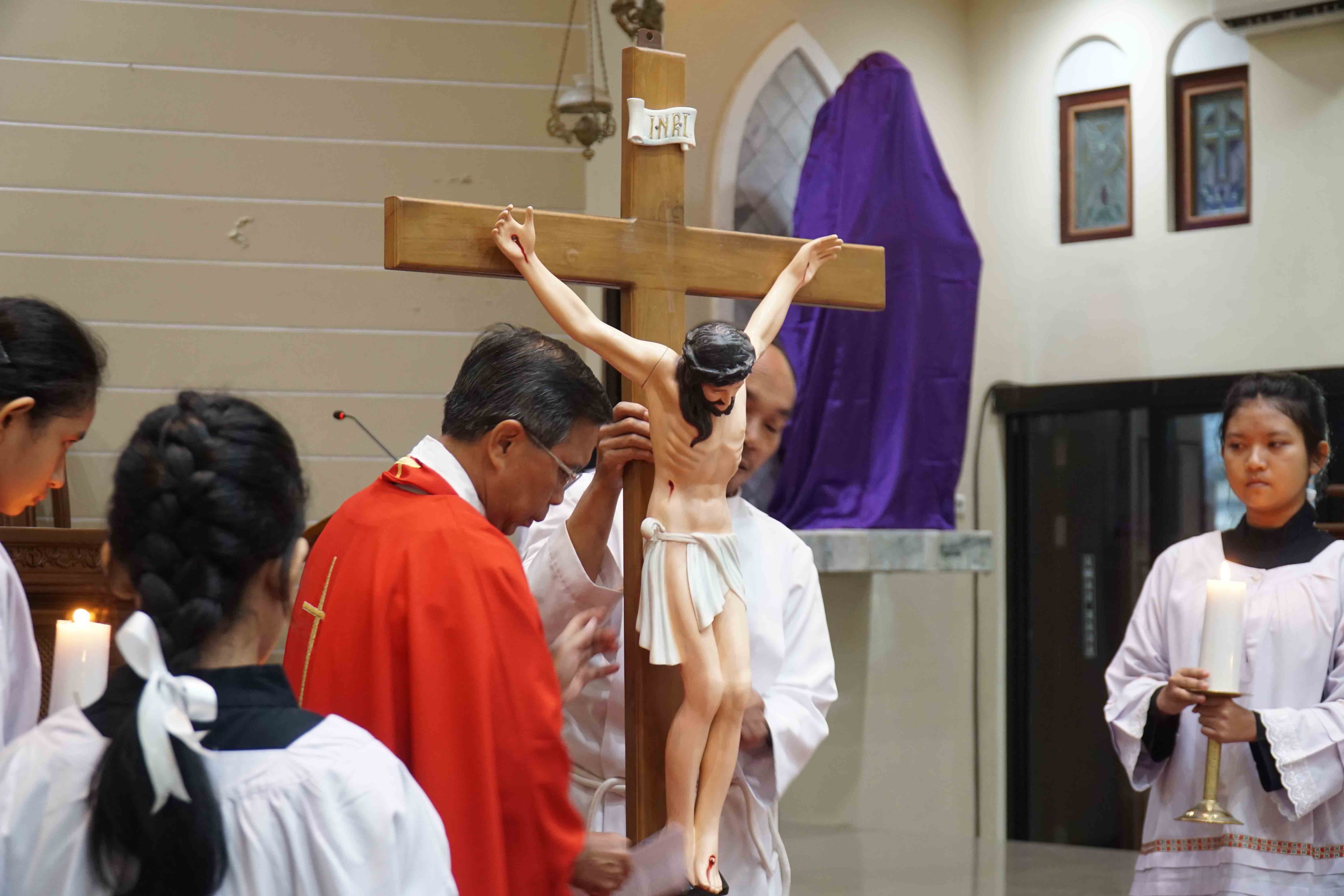 GRJ250418-2 Jumat Agung (Pekan Suci 2025)