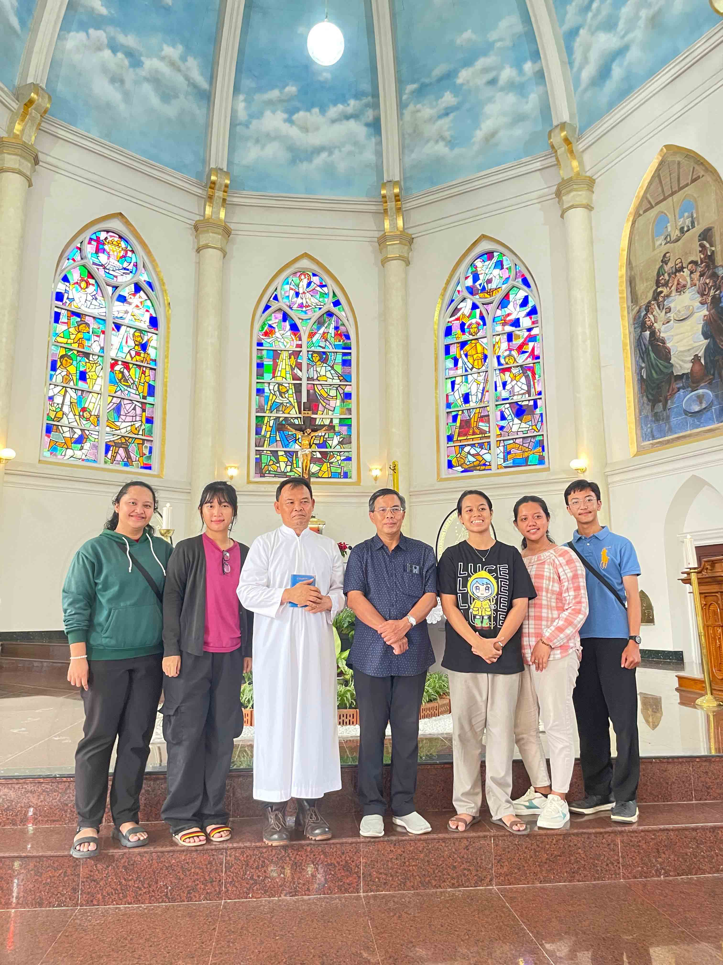 GRJ250630-1  Menghantar Romo Eko Ke Kongregasi Misi Indonesia Surabaya